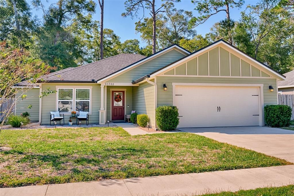 Recently Sold: $325,000 (3 beds, 2 baths, 1421 Square Feet)