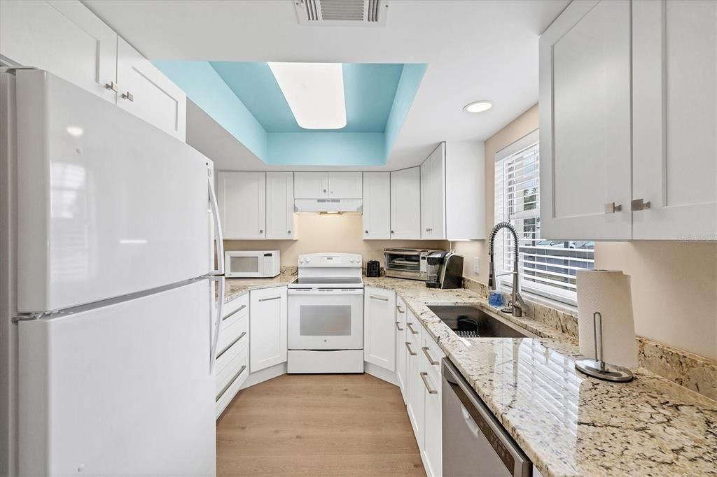 На продажу: $199,900 (2 спален, 2 ванн, 1056 Квадратных фут)