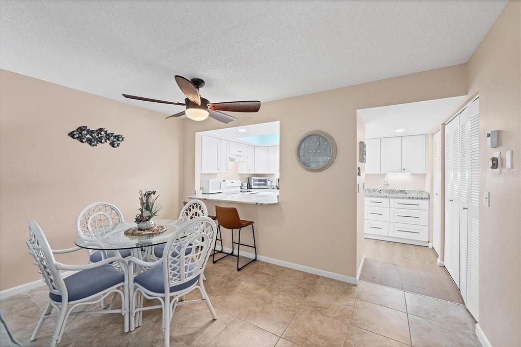 На продажу: $199,900 (2 спален, 2 ванн, 1056 Квадратных фут)