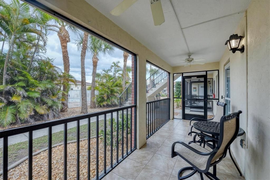 На продажу: $199,900 (2 спален, 2 ванн, 1056 Квадратных фут)