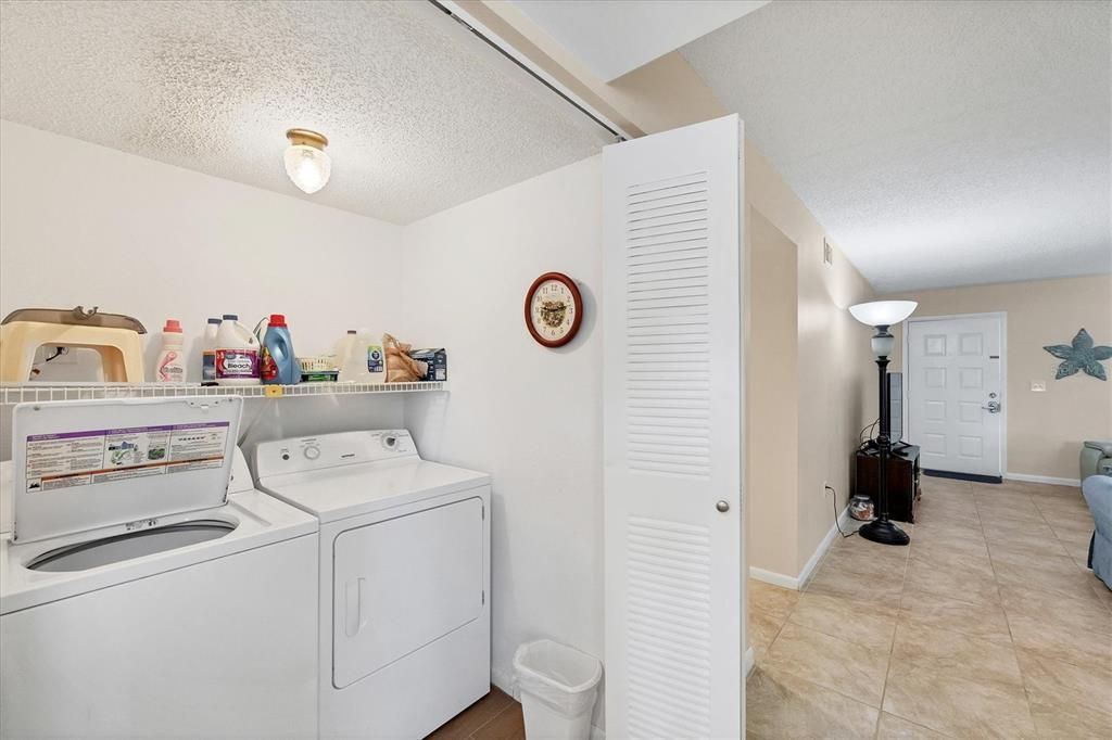 На продажу: $199,900 (2 спален, 2 ванн, 1056 Квадратных фут)