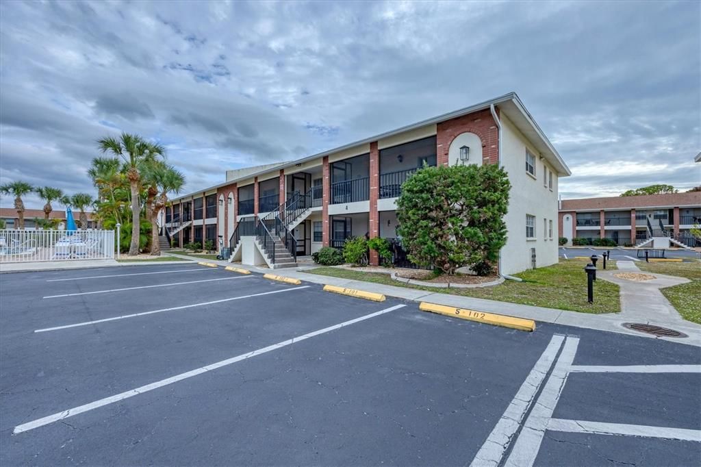 На продажу: $199,900 (2 спален, 2 ванн, 1056 Квадратных фут)