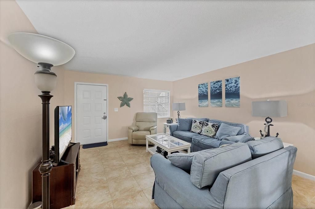 На продажу: $199,900 (2 спален, 2 ванн, 1056 Квадратных фут)