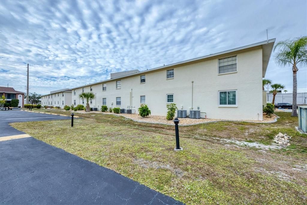 На продажу: $199,900 (2 спален, 2 ванн, 1056 Квадратных фут)