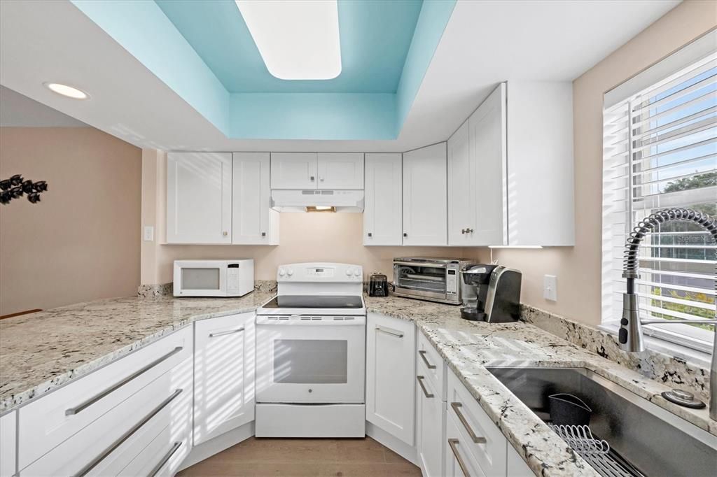 На продажу: $199,900 (2 спален, 2 ванн, 1056 Квадратных фут)