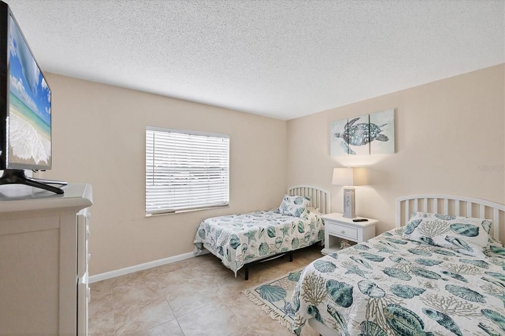 На продажу: $199,900 (2 спален, 2 ванн, 1056 Квадратных фут)