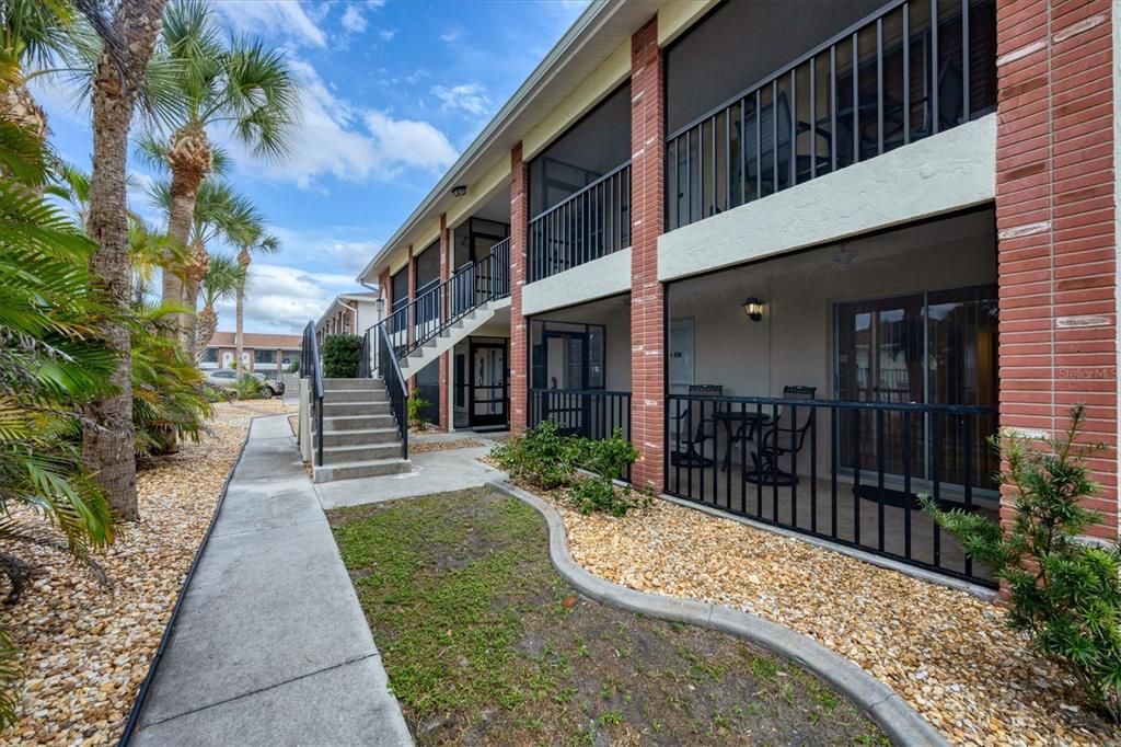 На продажу: $199,900 (2 спален, 2 ванн, 1056 Квадратных фут)