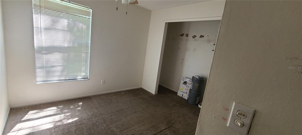 合同活跃: $139,000 (2 贝兹, 2 浴室, 860 平方英尺)