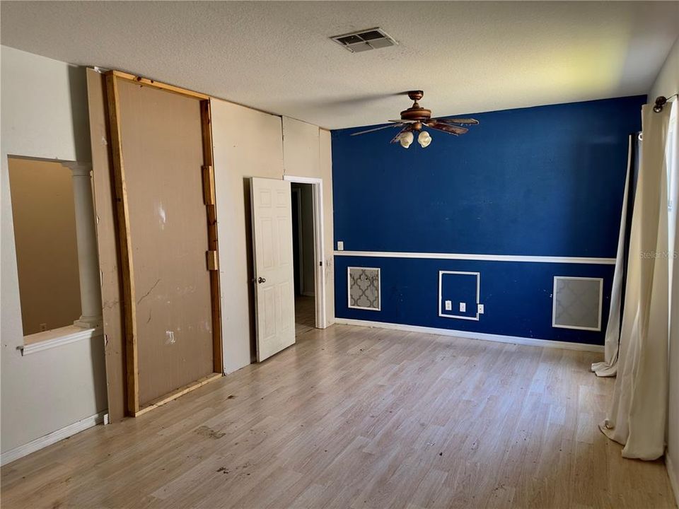 En Venta: $329,999 (4 camas, 2 baños, 2080 Pies cuadrados)