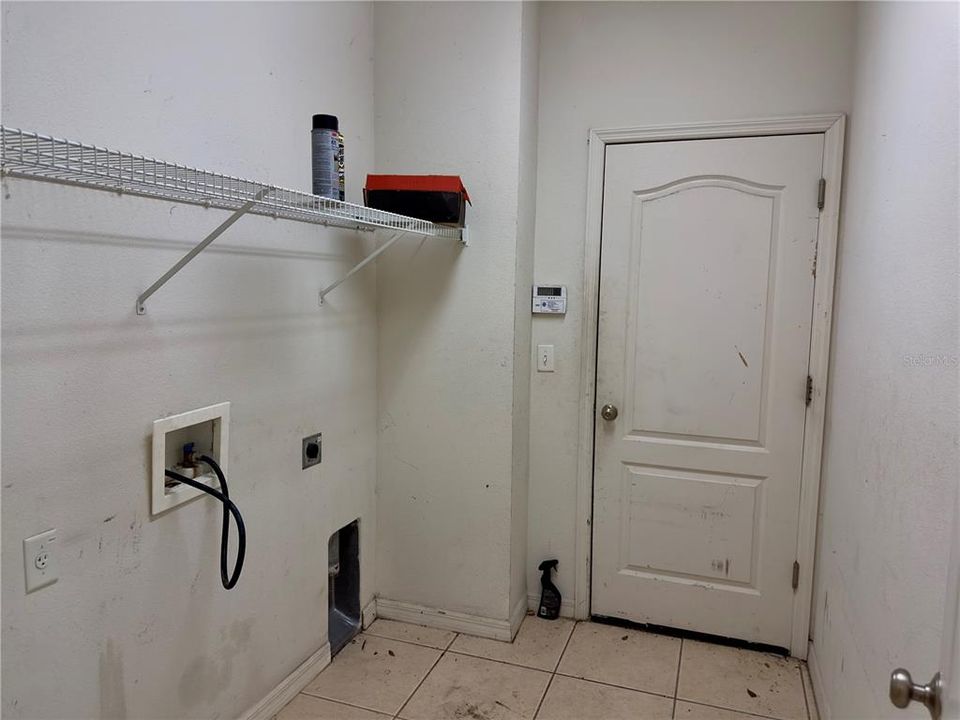 En Venta: $329,999 (4 camas, 2 baños, 2080 Pies cuadrados)