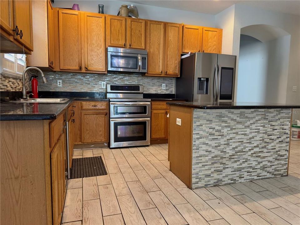 En Venta: $329,999 (4 camas, 2 baños, 2080 Pies cuadrados)