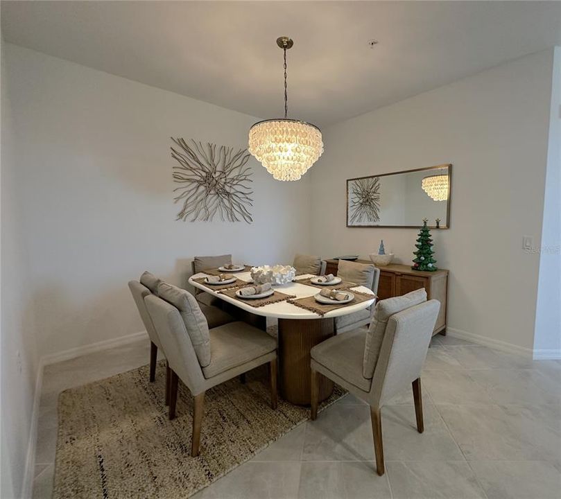 出租: $6,000 (3 贝兹, 2 浴室, 1301 平方英尺)