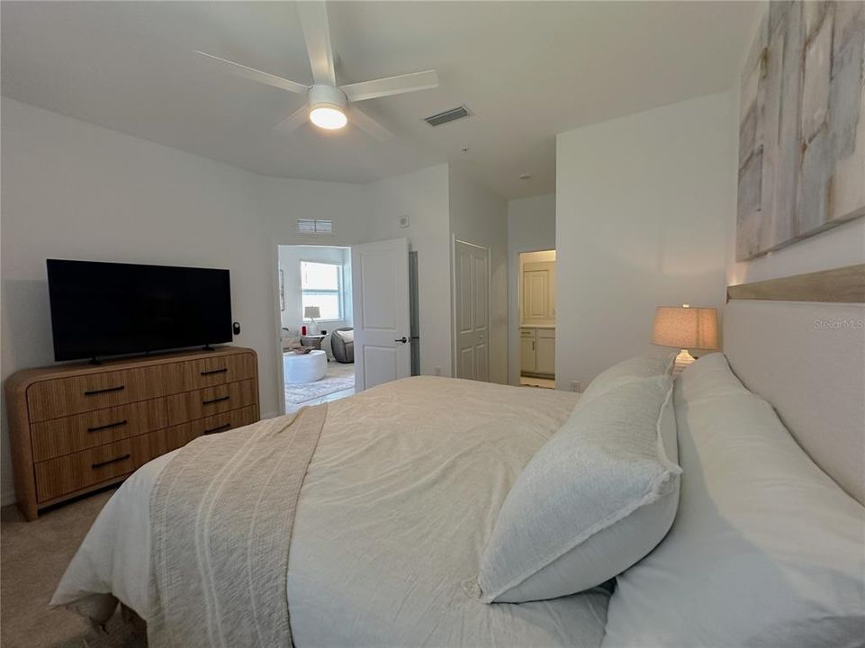 出租: $6,000 (3 贝兹, 2 浴室, 1301 平方英尺)