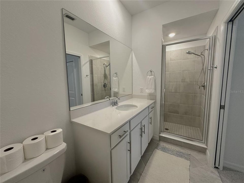 出租: $6,000 (3 贝兹, 2 浴室, 1301 平方英尺)