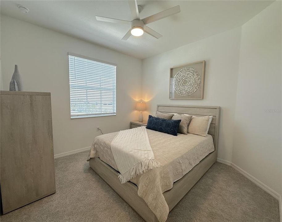 出租: $6,000 (3 贝兹, 2 浴室, 1301 平方英尺)