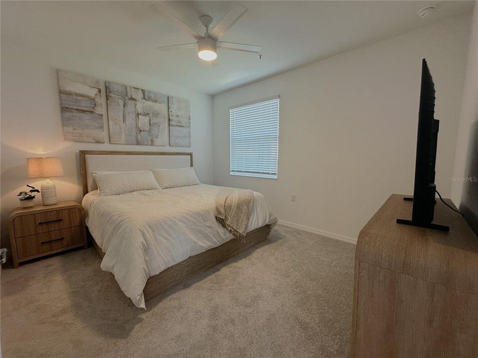 出租: $6,000 (3 贝兹, 2 浴室, 1301 平方英尺)