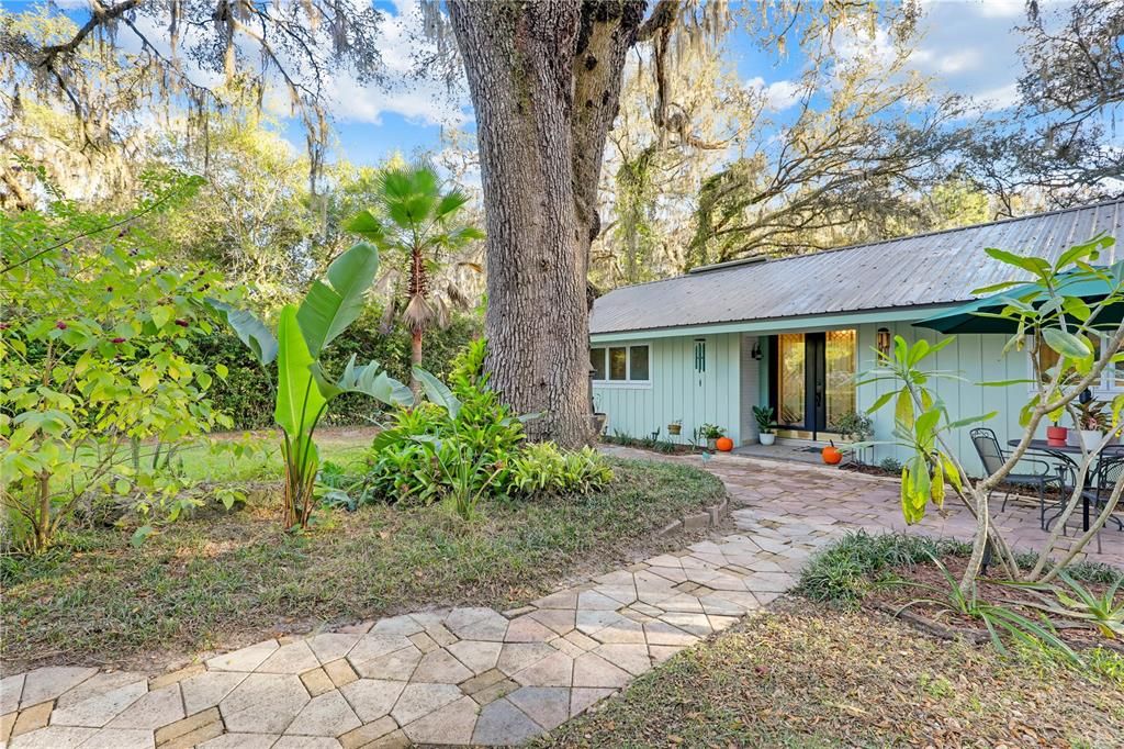 For Sale: $475,000 (3 beds, 2 baths, 2147 Square Feet)