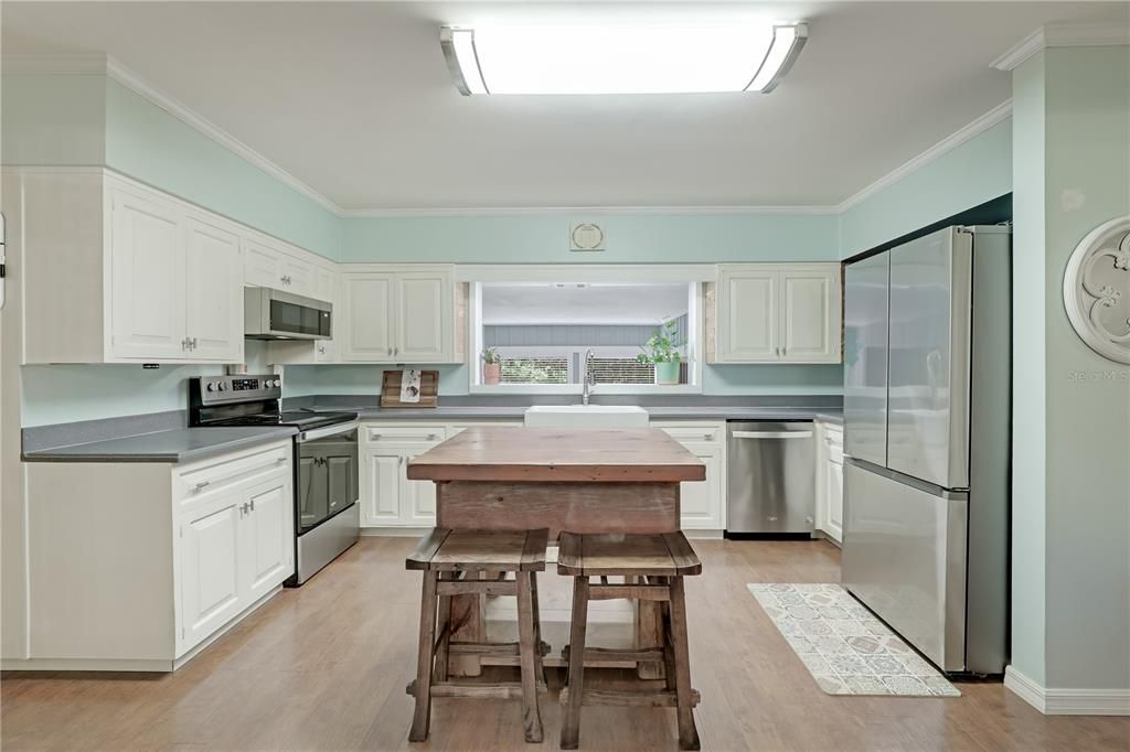 For Sale: $475,000 (3 beds, 2 baths, 2147 Square Feet)