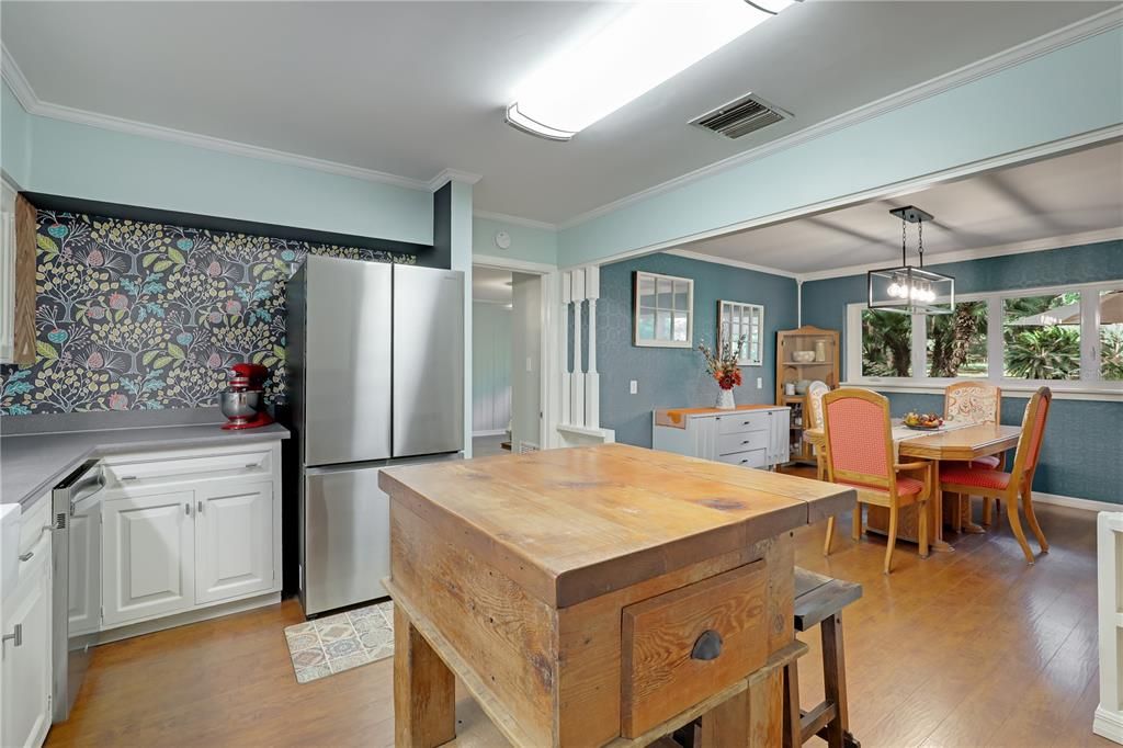 For Sale: $475,000 (3 beds, 2 baths, 2147 Square Feet)