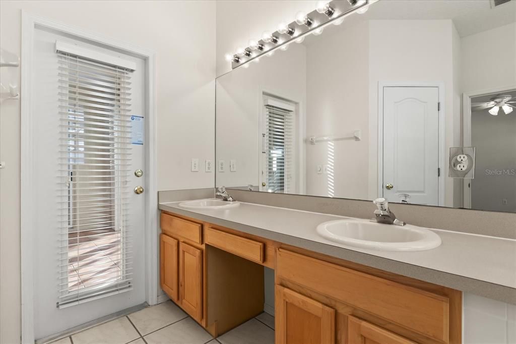 待售: $450,000 (3 贝兹, 2 浴室, 2000 平方英尺)