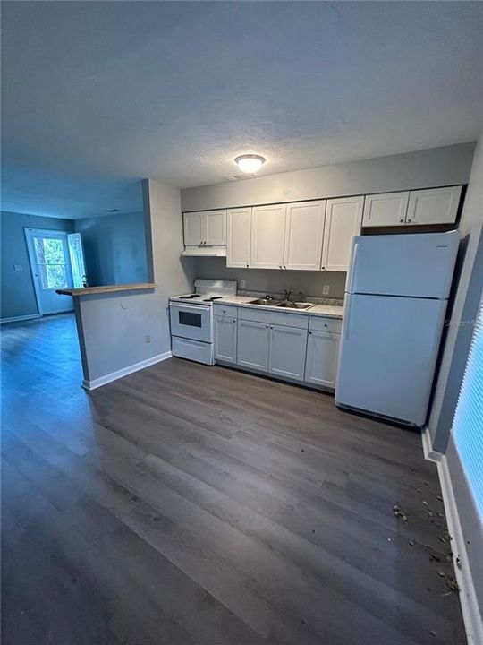 For Rent: $1,300 (2 beds, 1 baths, 810 Square Feet)