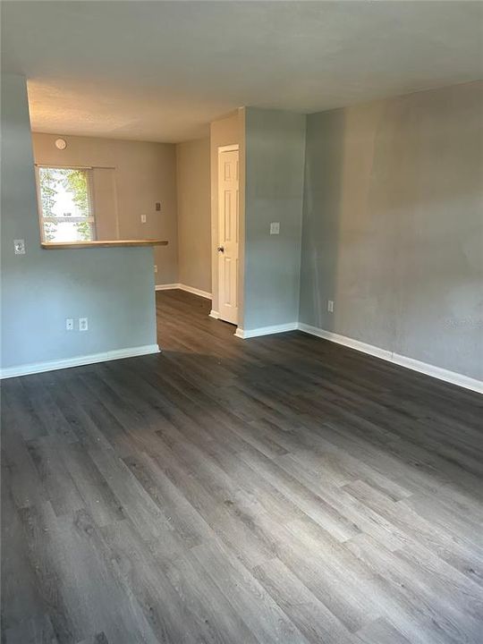 For Rent: $1,300 (2 beds, 1 baths, 810 Square Feet)