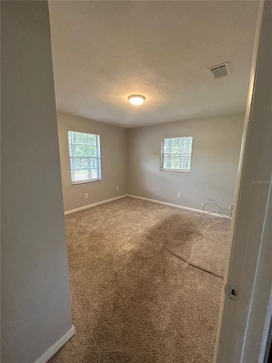 For Rent: $1,300 (2 beds, 1 baths, 810 Square Feet)