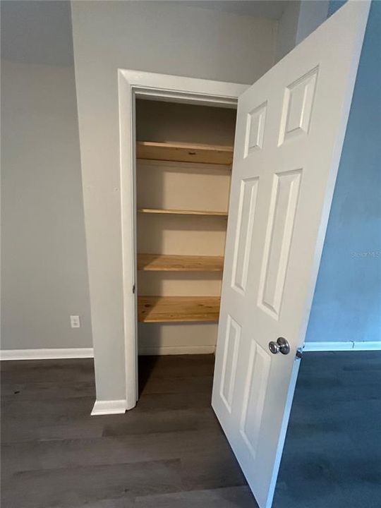 For Rent: $1,300 (2 beds, 1 baths, 810 Square Feet)