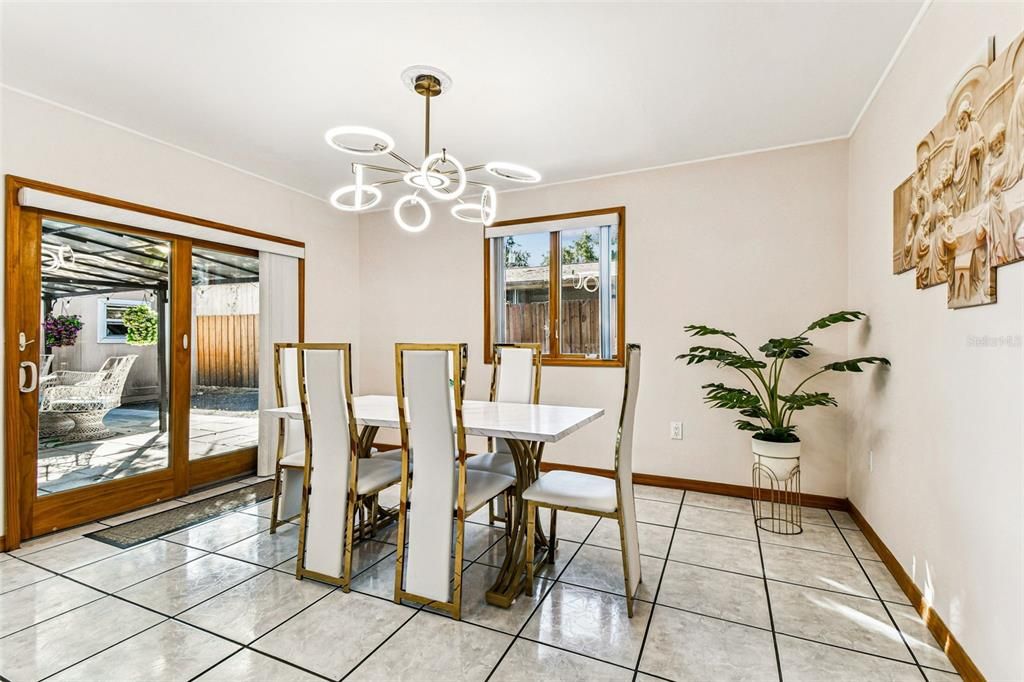 На продажу: $489,000 (4 спален, 2 ванн, 1559 Квадратных фут)