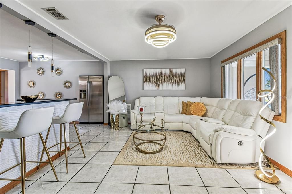 На продажу: $489,000 (4 спален, 2 ванн, 1559 Квадратных фут)