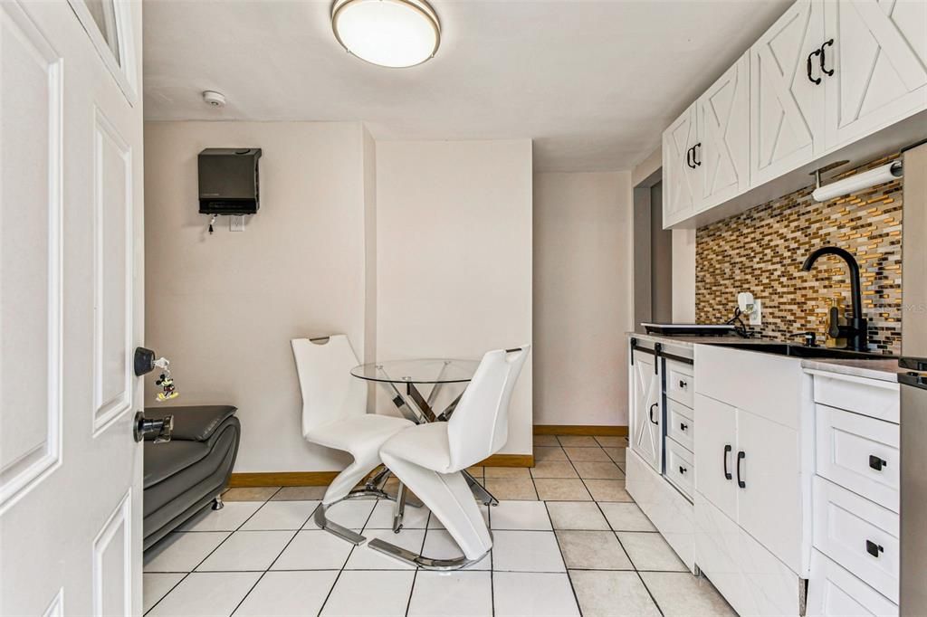 На продажу: $489,000 (4 спален, 2 ванн, 1559 Квадратных фут)