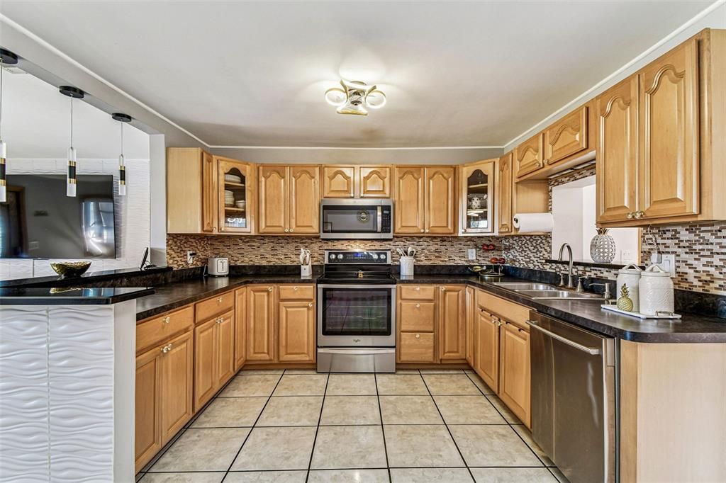 На продажу: $489,000 (4 спален, 2 ванн, 1559 Квадратных фут)