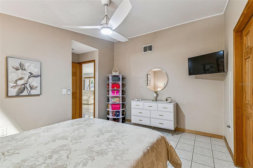 На продажу: $489,000 (4 спален, 2 ванн, 1559 Квадратных фут)