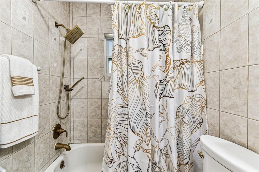 На продажу: $489,000 (4 спален, 2 ванн, 1559 Квадратных фут)