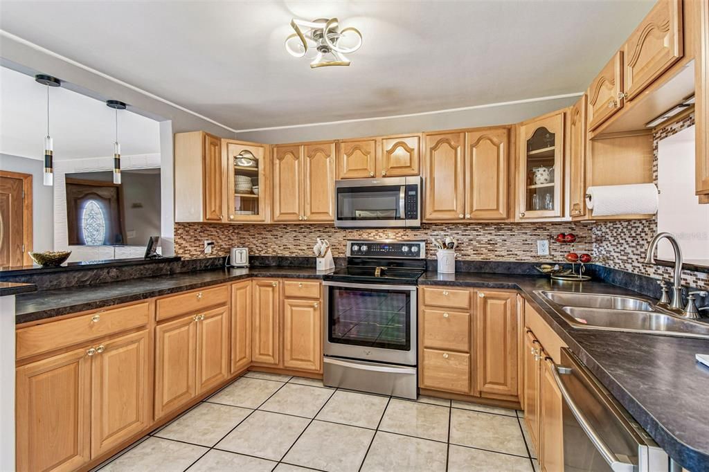 На продажу: $489,000 (4 спален, 2 ванн, 1559 Квадратных фут)