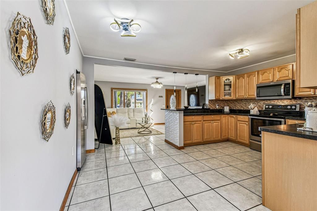 На продажу: $489,000 (4 спален, 2 ванн, 1559 Квадратных фут)