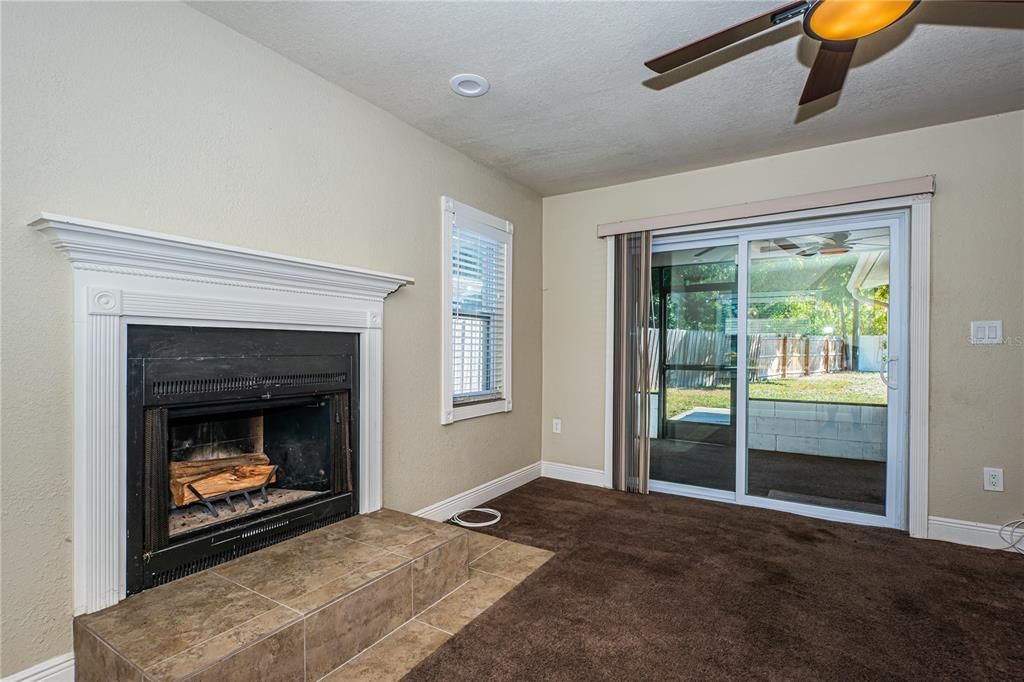 En Venta: $350,000 (2 camas, 2 baños, 1211 Pies cuadrados)