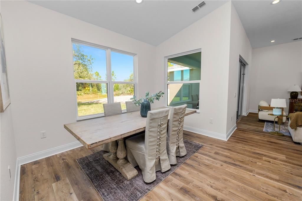 待售: $449,950 (4 贝兹, 2 浴室, 2225 平方英尺)