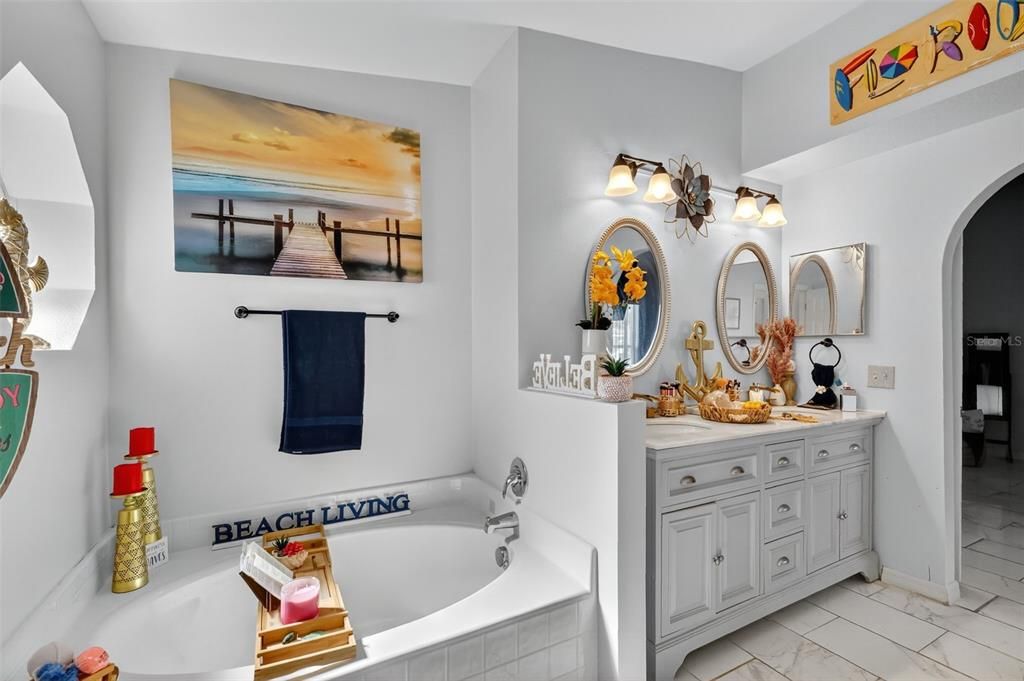 待售: $332,000 (4 贝兹, 2 浴室, 1874 平方英尺)