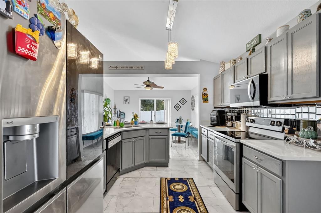 待售: $332,000 (4 贝兹, 2 浴室, 1874 平方英尺)