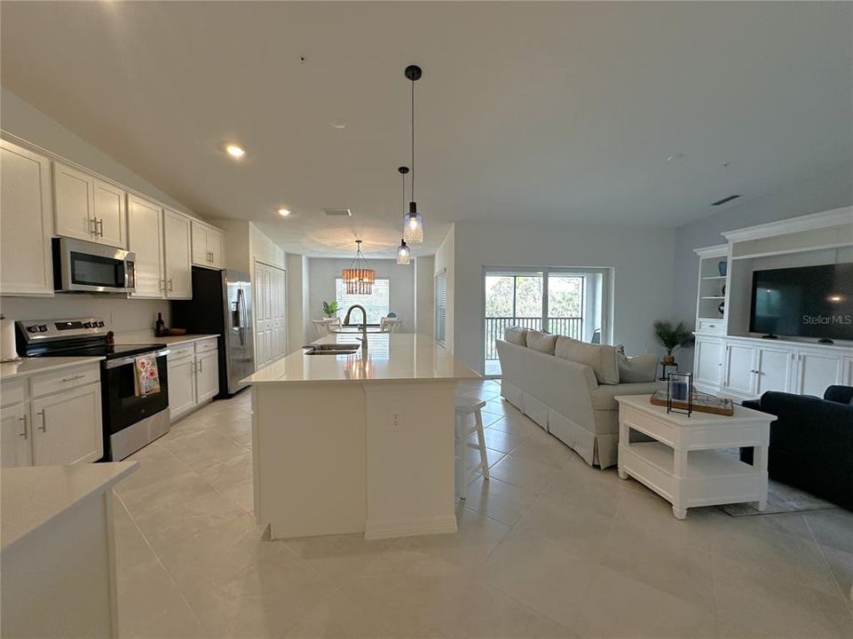 For Rent: $6,000 (2 beds, 2 baths, 1366 Square Feet)