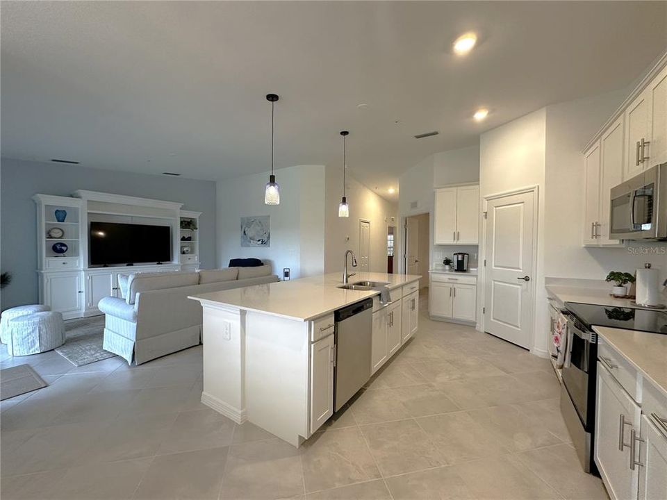 For Rent: $6,000 (2 beds, 2 baths, 1366 Square Feet)