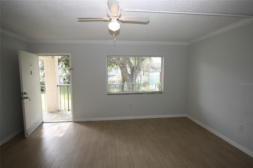 For Rent: $1,100 (1 beds, 1 baths, 496 Square Feet)