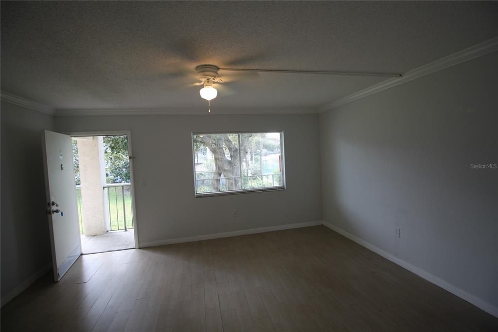 For Rent: $1,100 (1 beds, 1 baths, 496 Square Feet)