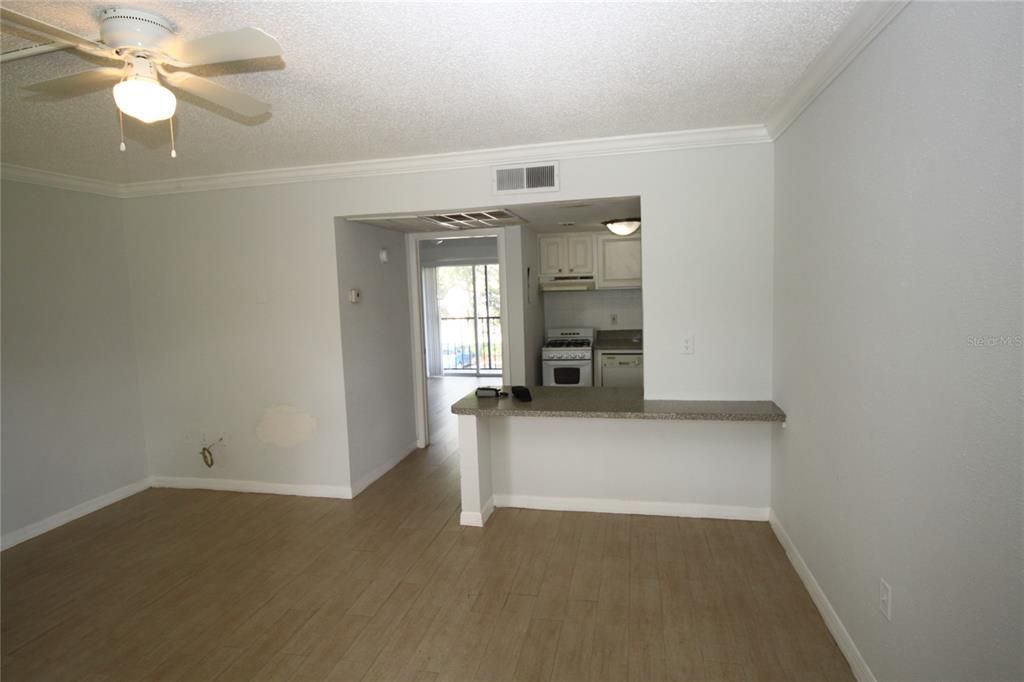 For Rent: $1,100 (1 beds, 1 baths, 496 Square Feet)