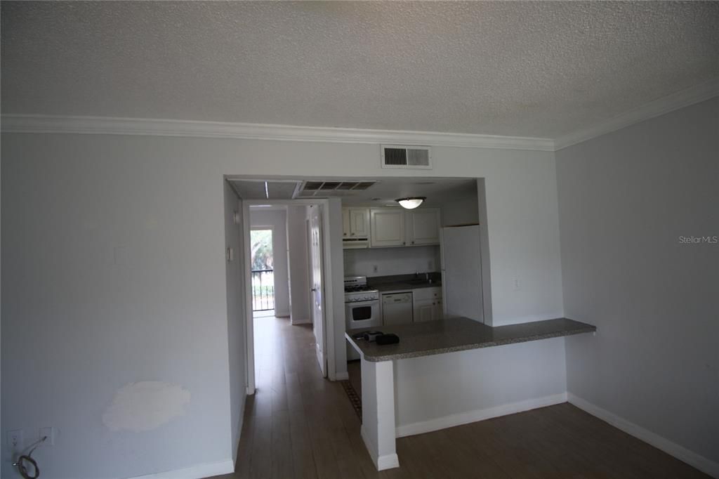 For Rent: $1,100 (1 beds, 1 baths, 496 Square Feet)