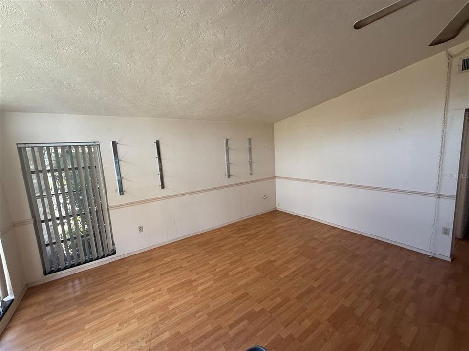 Active With Contract: $299,900 (3 beds, 2 baths, 1225 Square Feet)