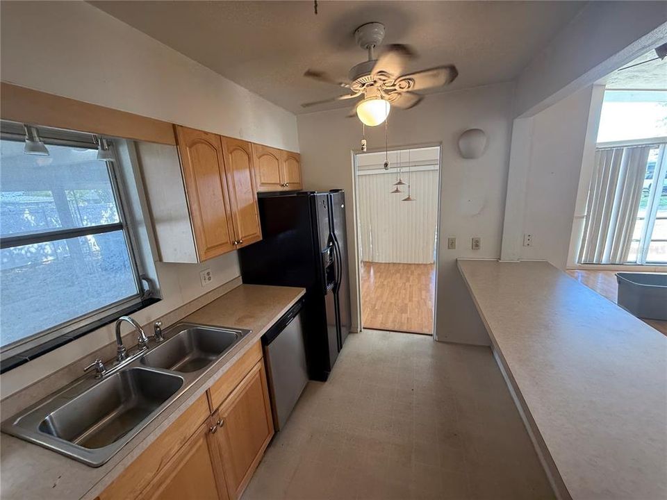 Active With Contract: $299,900 (3 beds, 2 baths, 1225 Square Feet)