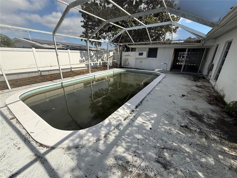 Active With Contract: $299,900 (3 beds, 2 baths, 1225 Square Feet)