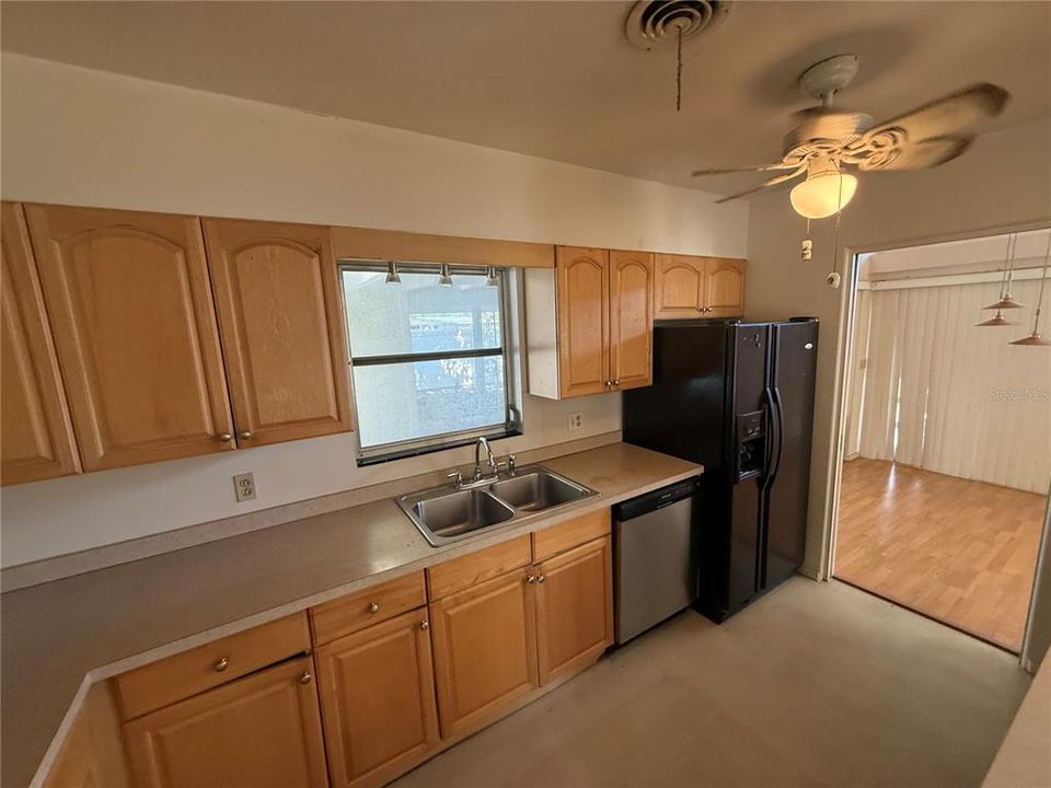 Active With Contract: $299,900 (3 beds, 2 baths, 1225 Square Feet)